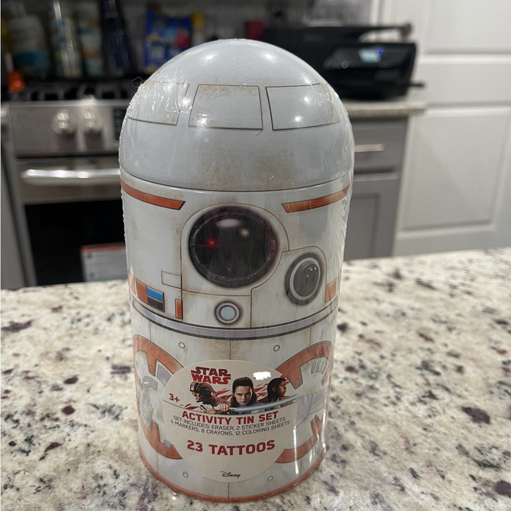 Star Wars Activity Tin Set with 23 Tattoos. NWT